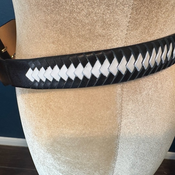 Worth Leather Black and White Belt - Picture 3 of 9